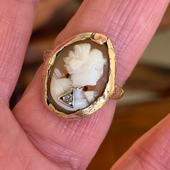 Vintage * Estate * SECO 10k Gold Cameo & Diamond Ring - Picture 6 of 14